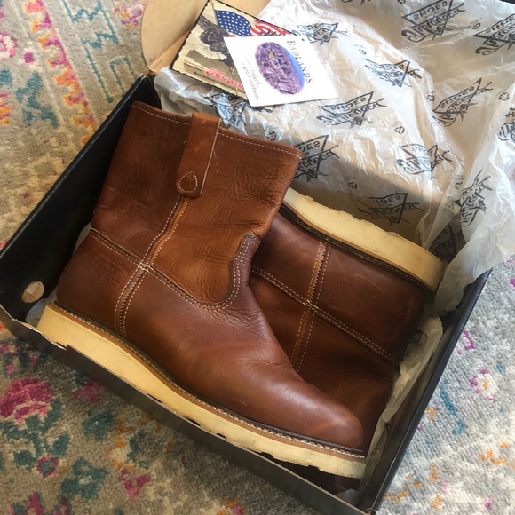 Thorogood Other - Thorogood boots, Like new in box ✨✨✨